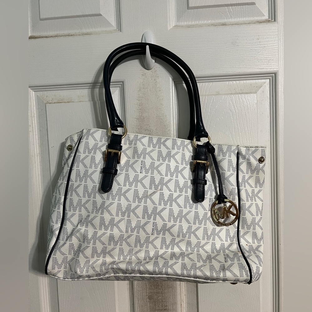 Michael Kors tote bag with matching wristlet wallet